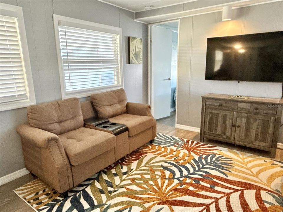 For Sale: $95,000 (2 beds, 2 baths, 893 Square Feet)