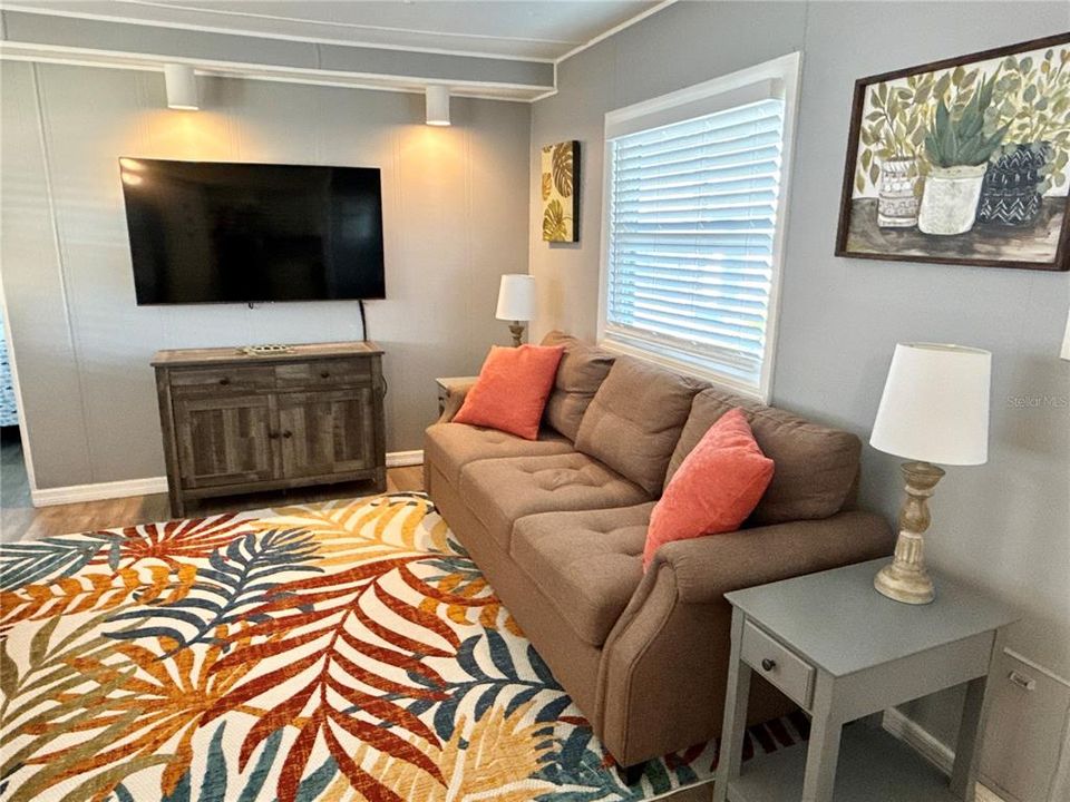 For Sale: $95,000 (2 beds, 2 baths, 893 Square Feet)