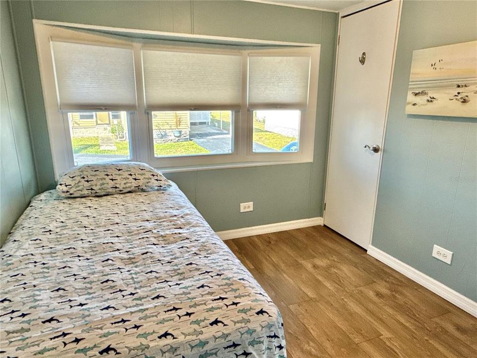 For Sale: $95,000 (2 beds, 2 baths, 893 Square Feet)