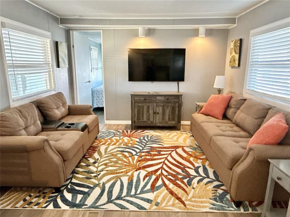 For Sale: $95,000 (2 beds, 2 baths, 893 Square Feet)