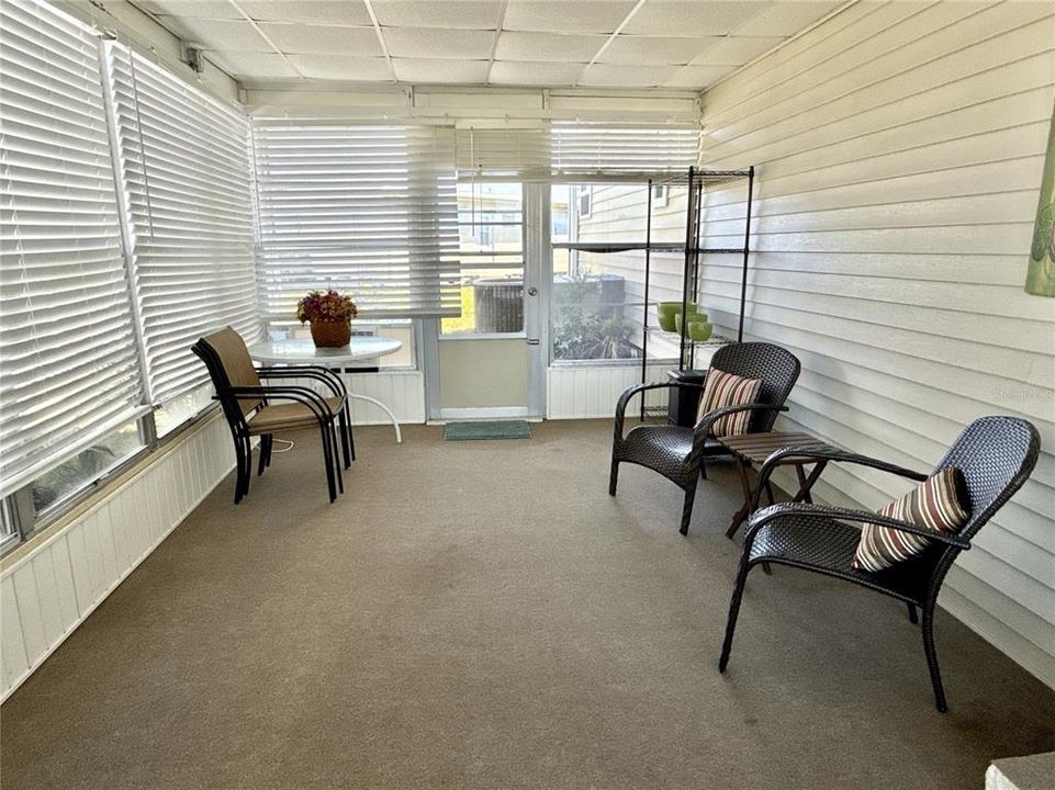 For Sale: $95,000 (2 beds, 2 baths, 893 Square Feet)