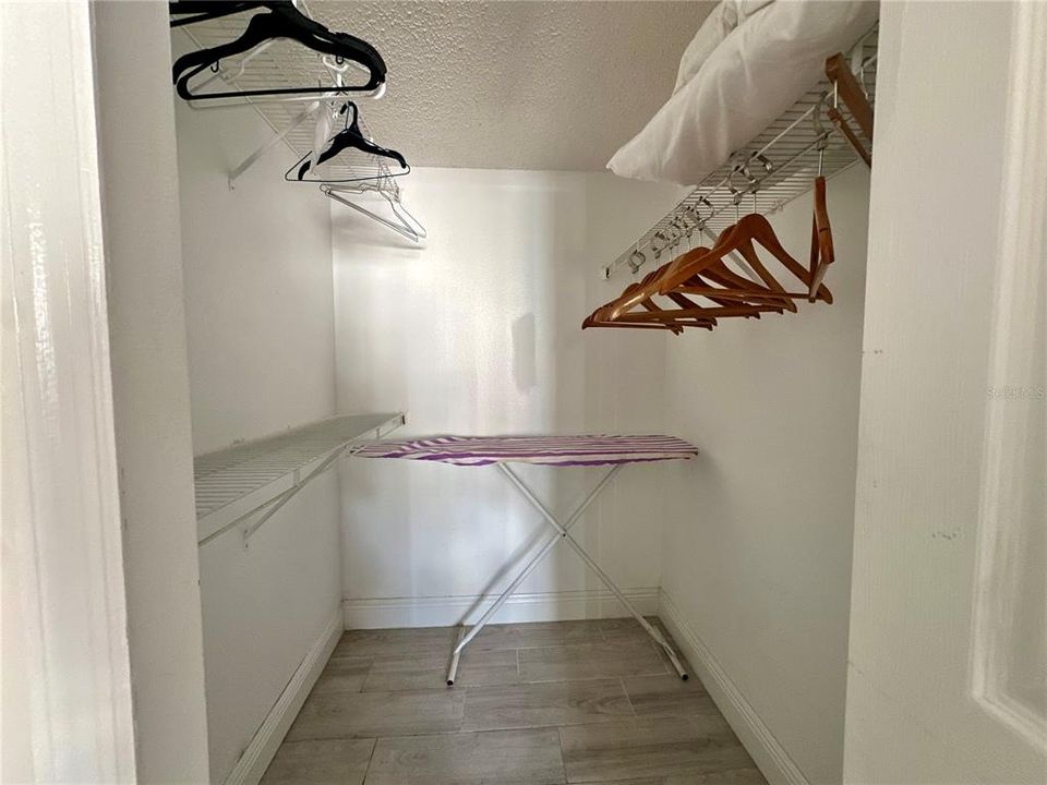 For Rent: $2,000 (3 beds, 2 baths, 1220 Square Feet)