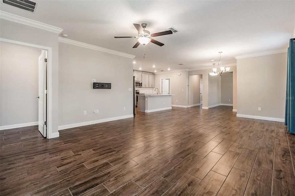 Под контрактом: $280,000 (2 спален, 2 ванн, 1614 Квадратных фут)