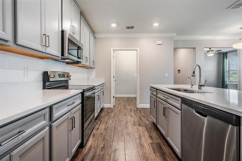 Под контрактом: $280,000 (2 спален, 2 ванн, 1614 Квадратных фут)