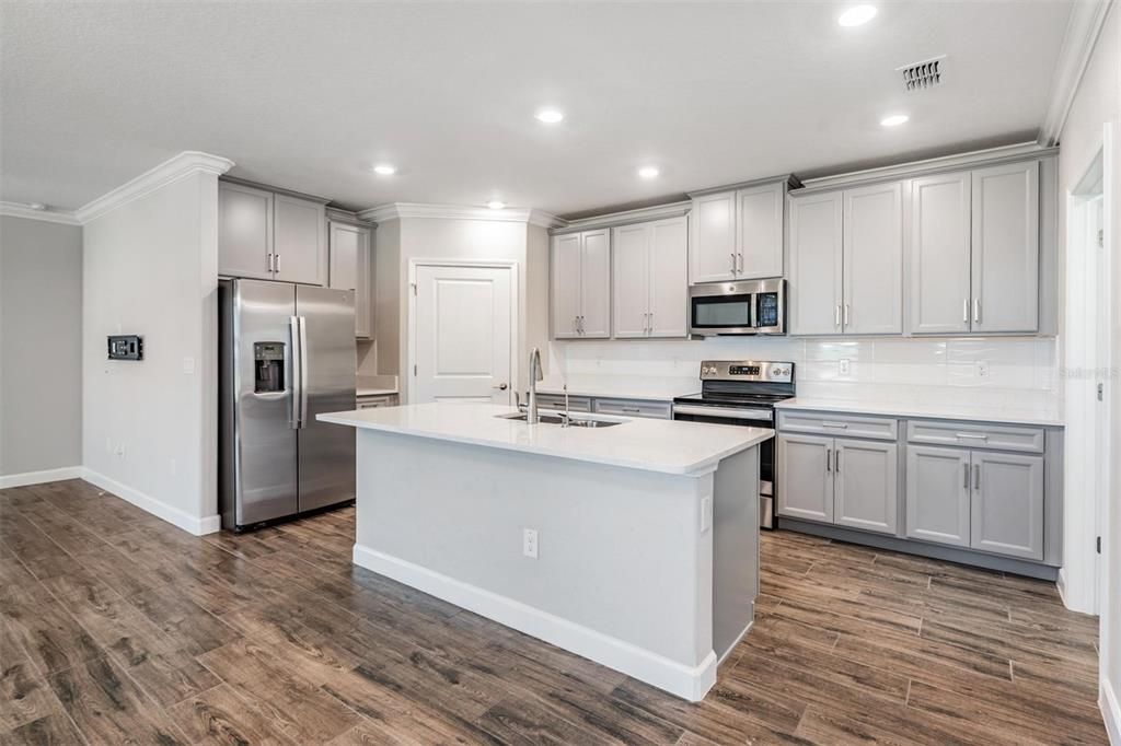 Под контрактом: $280,000 (2 спален, 2 ванн, 1614 Квадратных фут)