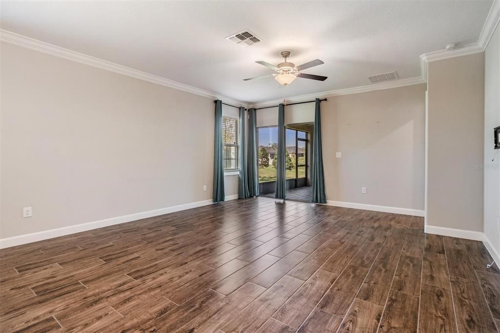 Под контрактом: $280,000 (2 спален, 2 ванн, 1614 Квадратных фут)