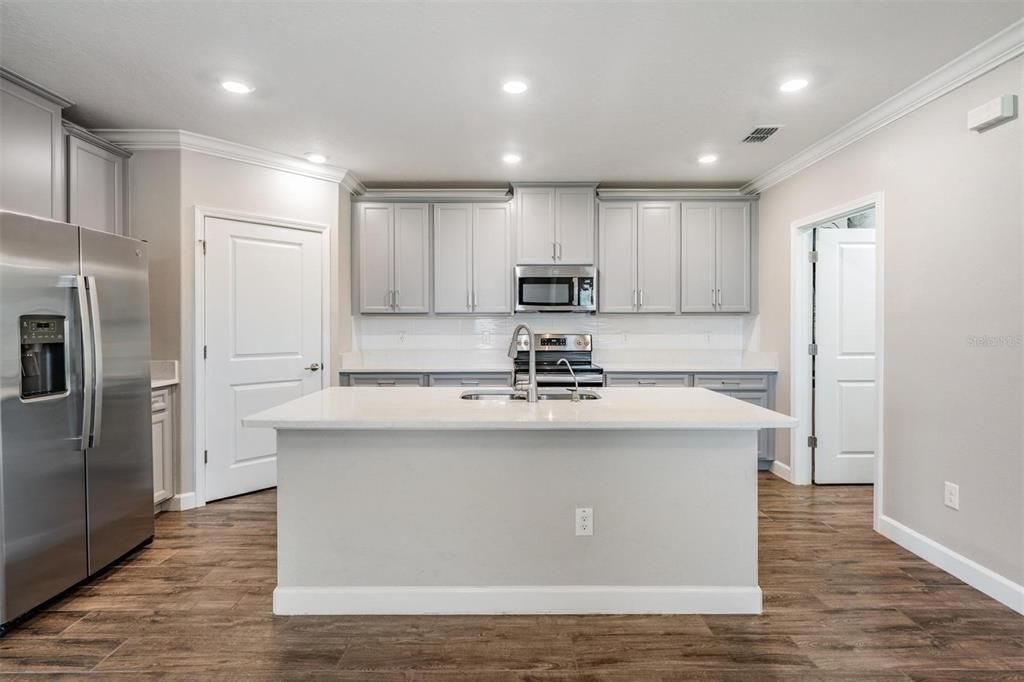 Под контрактом: $280,000 (2 спален, 2 ванн, 1614 Квадратных фут)