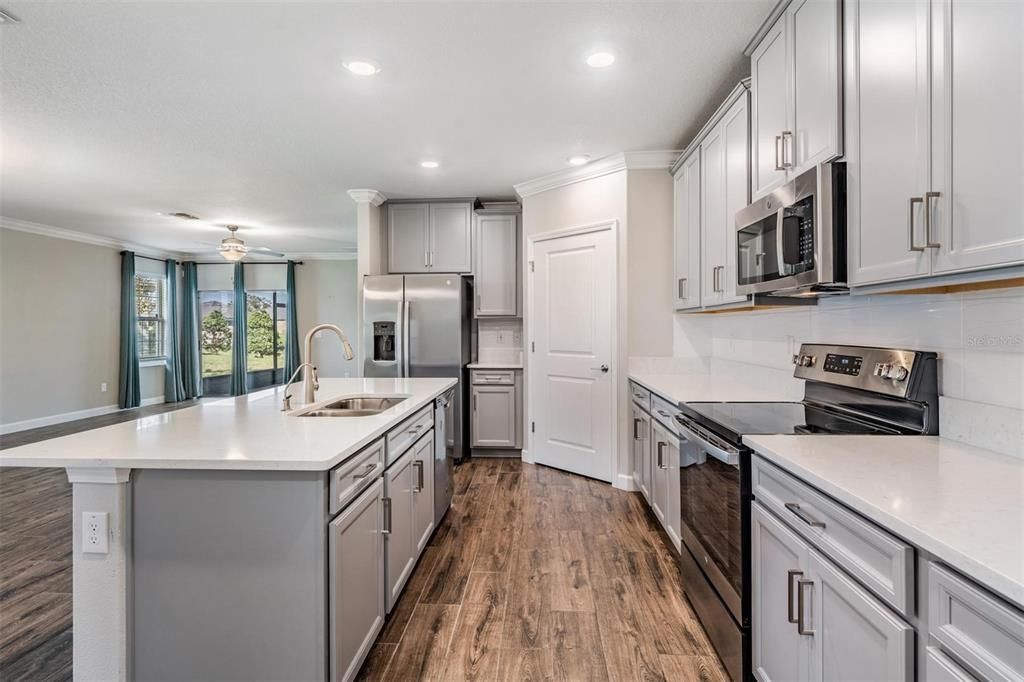 Под контрактом: $280,000 (2 спален, 2 ванн, 1614 Квадратных фут)