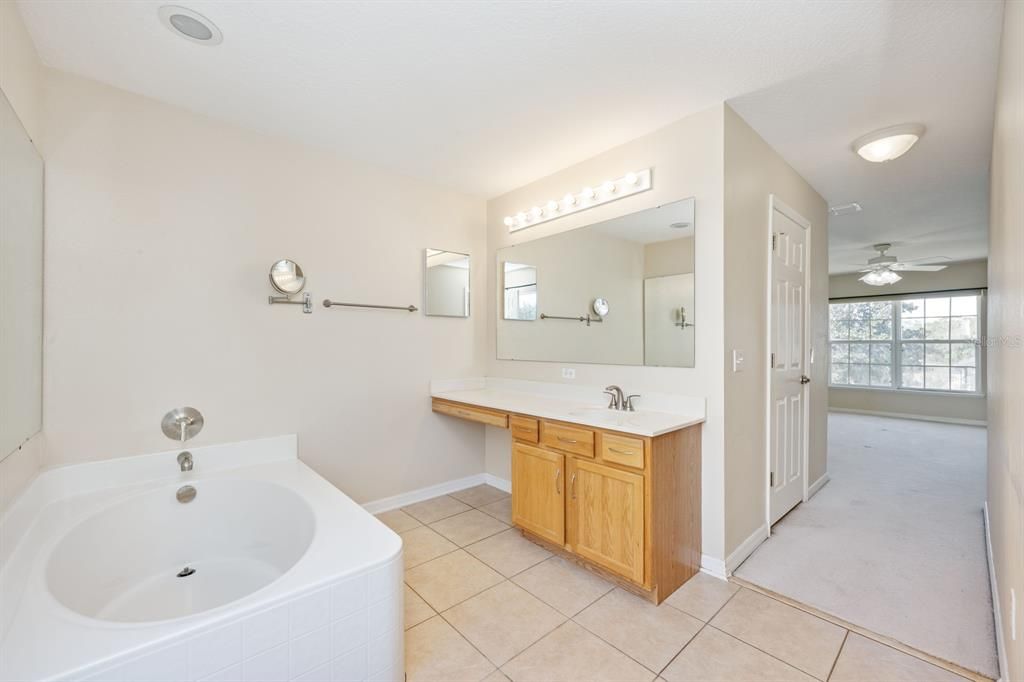 待售: $475,000 (4 贝兹, 2 浴室, 2356 平方英尺)