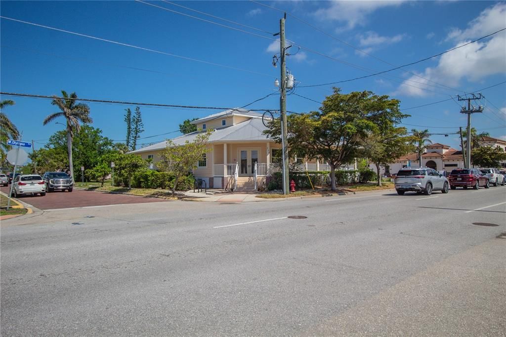 Active With Contract: $1,050,000 (0 beds, 0 baths, 3908 Square Feet)