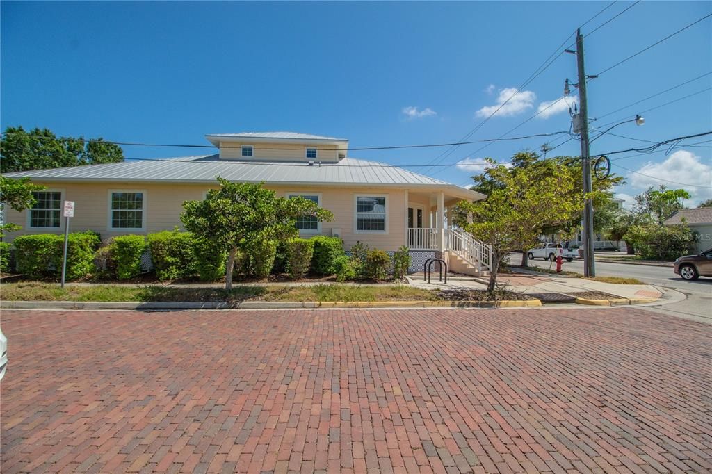 Active With Contract: $1,050,000 (0 beds, 0 baths, 3908 Square Feet)