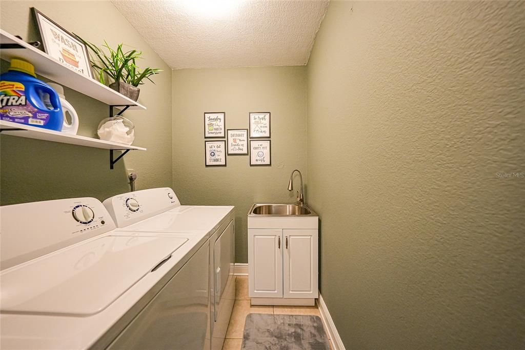 En Venta: $499,900 (3 camas, 2 baños, 2122 Pies cuadrados)