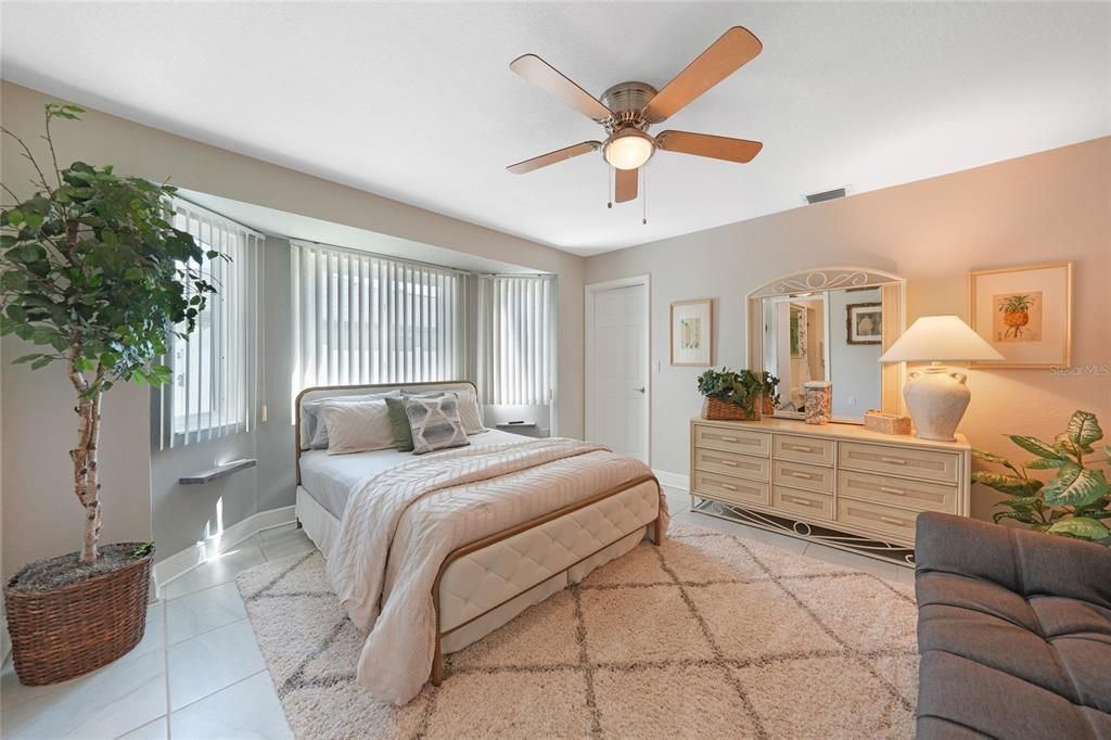 En Venta: $499,900 (3 camas, 2 baños, 2122 Pies cuadrados)