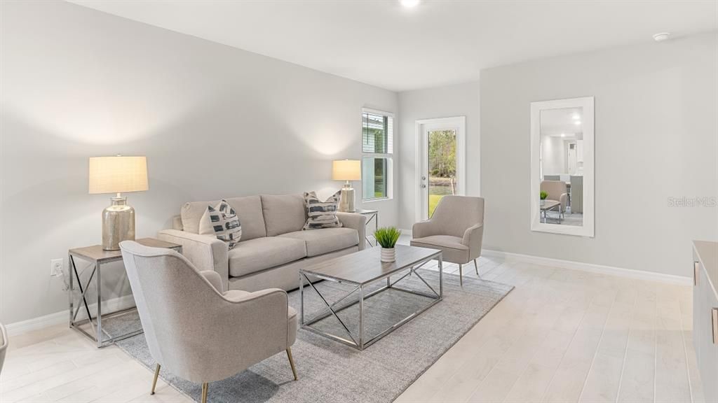 На продажу: $314,999 (4 спален, 2 ванн, 1665 Квадратных фут)