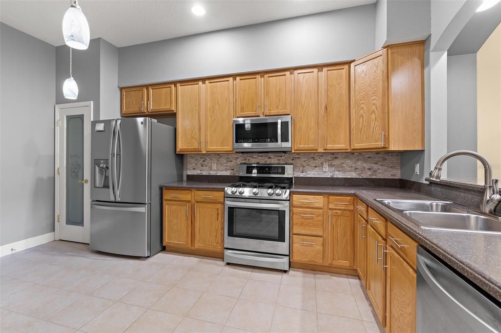 For Sale: $385,000 (4 beds, 3 baths, 2350 Square Feet)