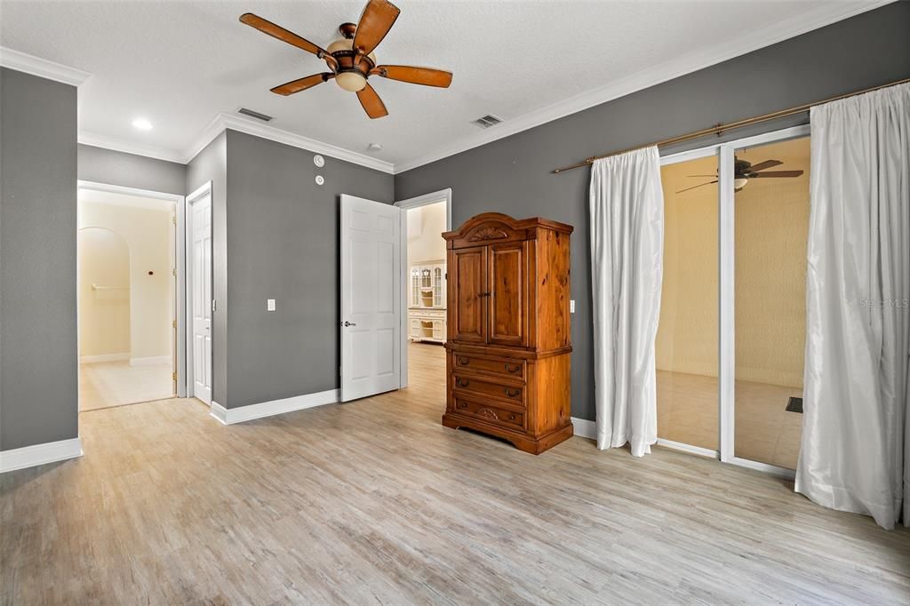 For Sale: $385,000 (4 beds, 3 baths, 2350 Square Feet)