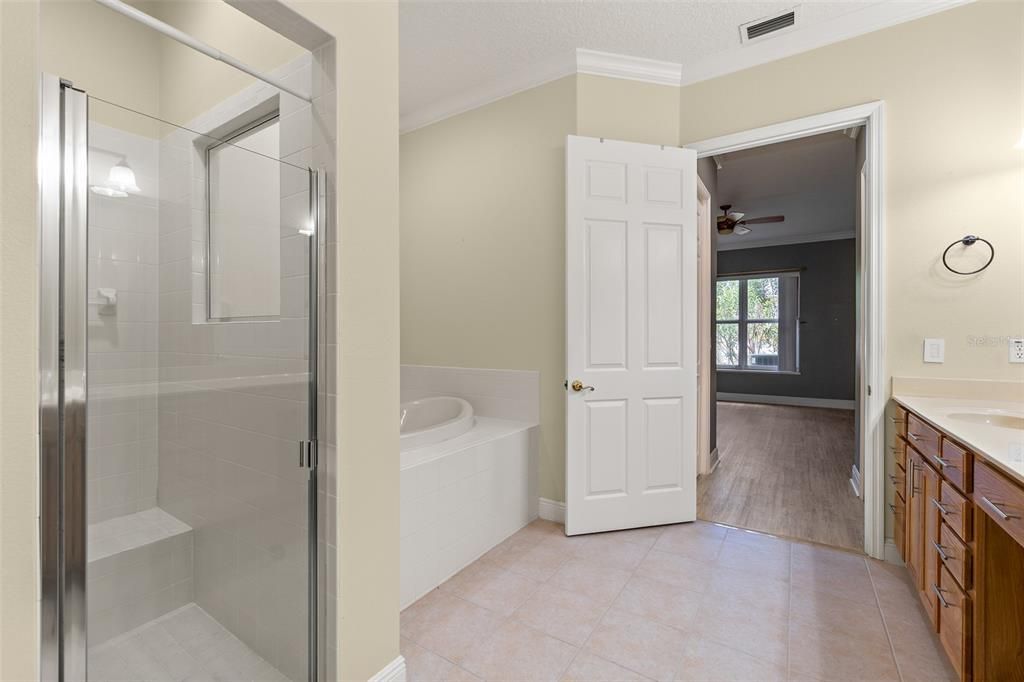 For Sale: $385,000 (4 beds, 3 baths, 2350 Square Feet)