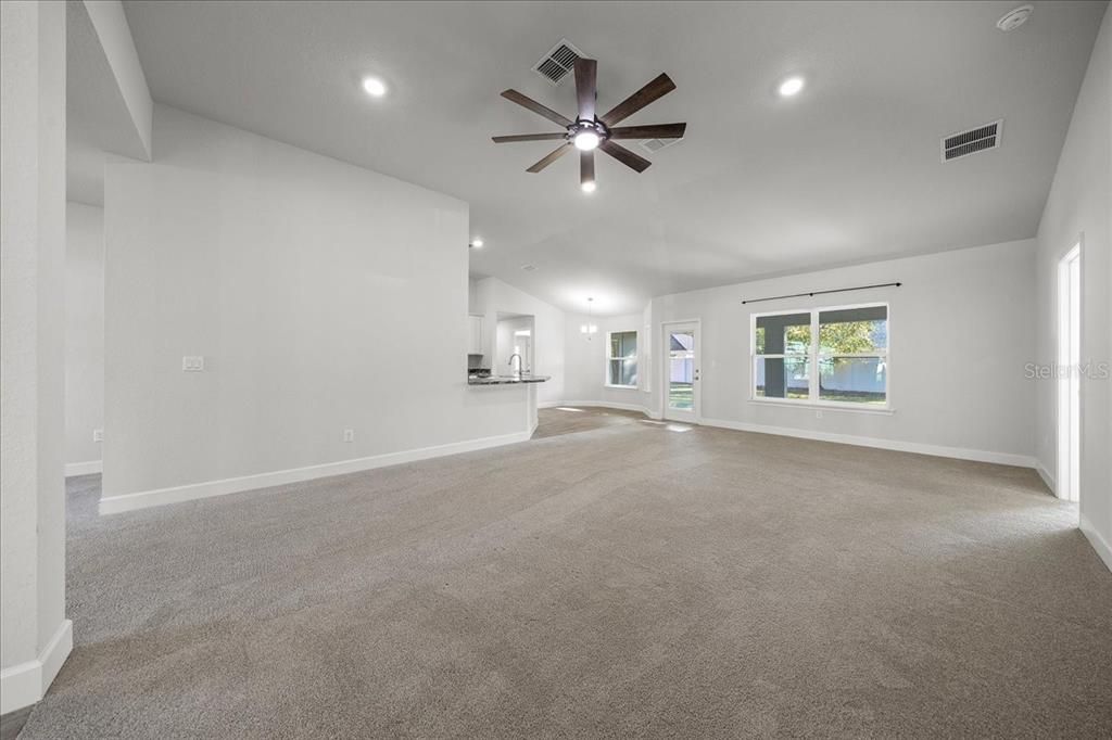 待售: $359,990 (4 贝兹, 2 浴室, 2333 平方英尺)