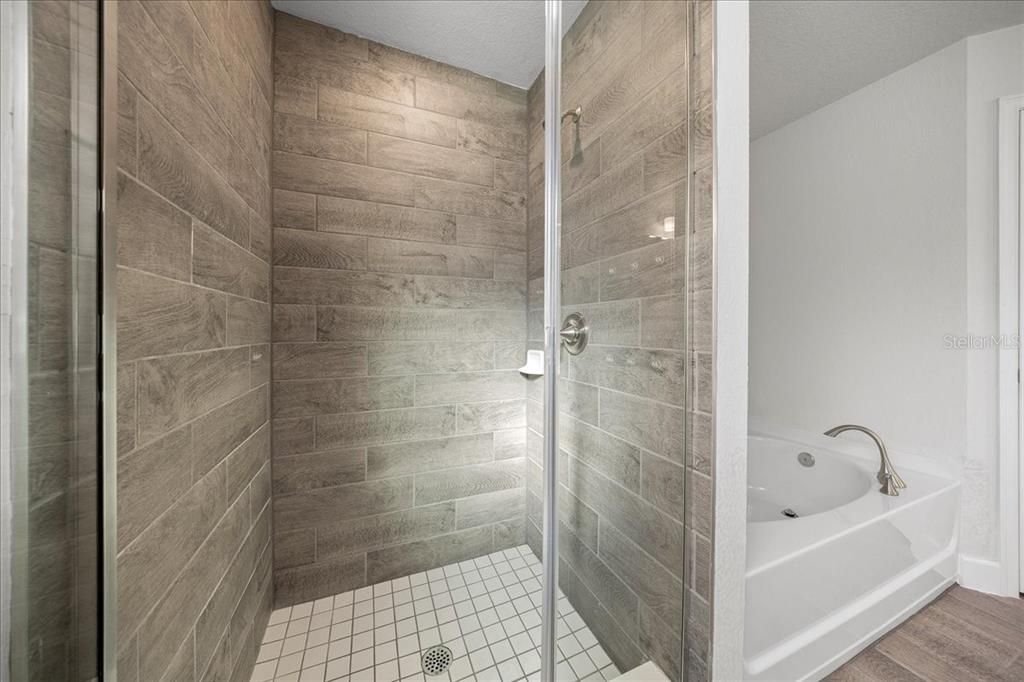 待售: $359,990 (4 贝兹, 2 浴室, 2333 平方英尺)