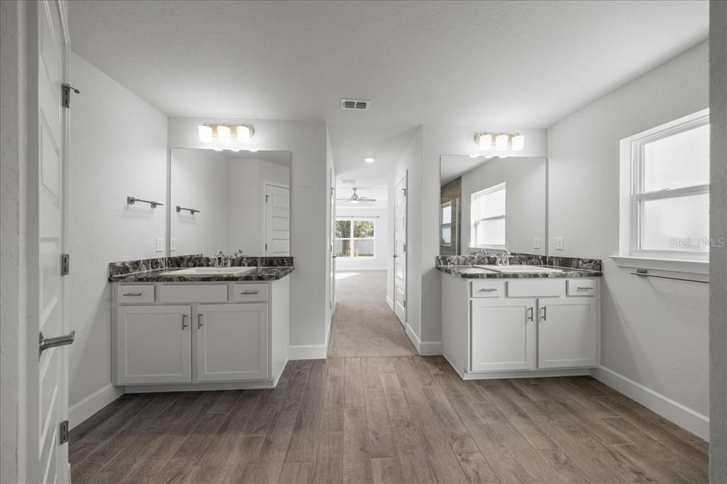 待售: $359,990 (4 贝兹, 2 浴室, 2333 平方英尺)