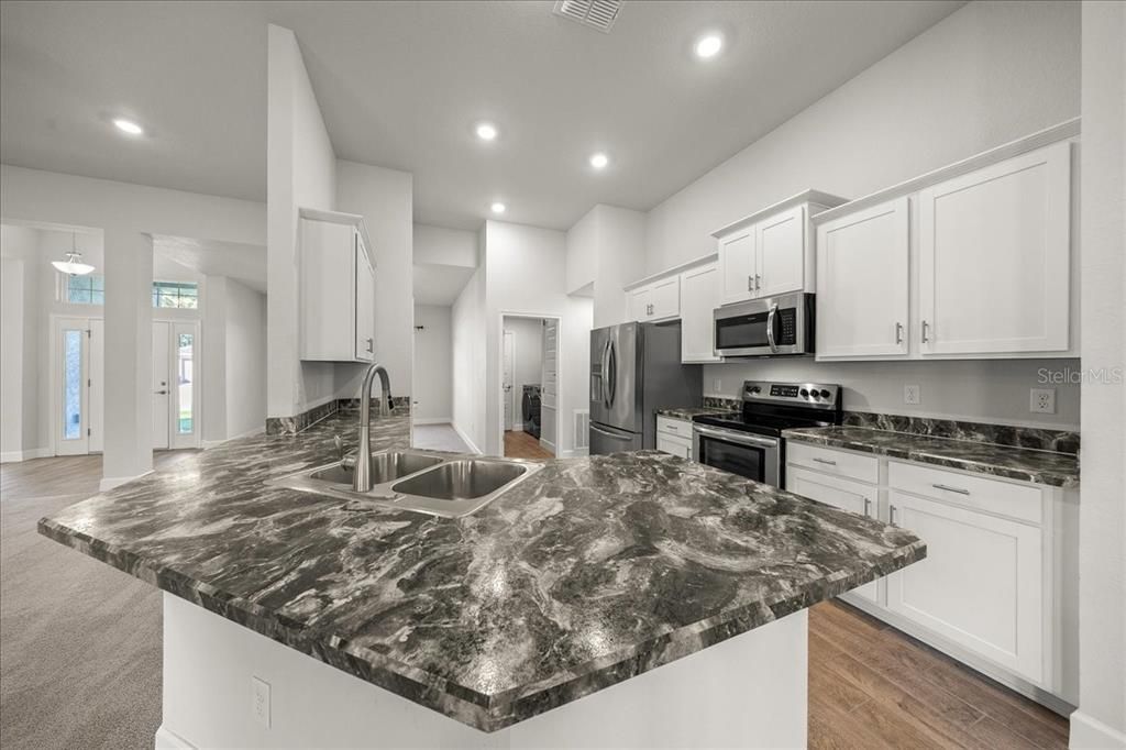 待售: $359,990 (4 贝兹, 2 浴室, 2333 平方英尺)