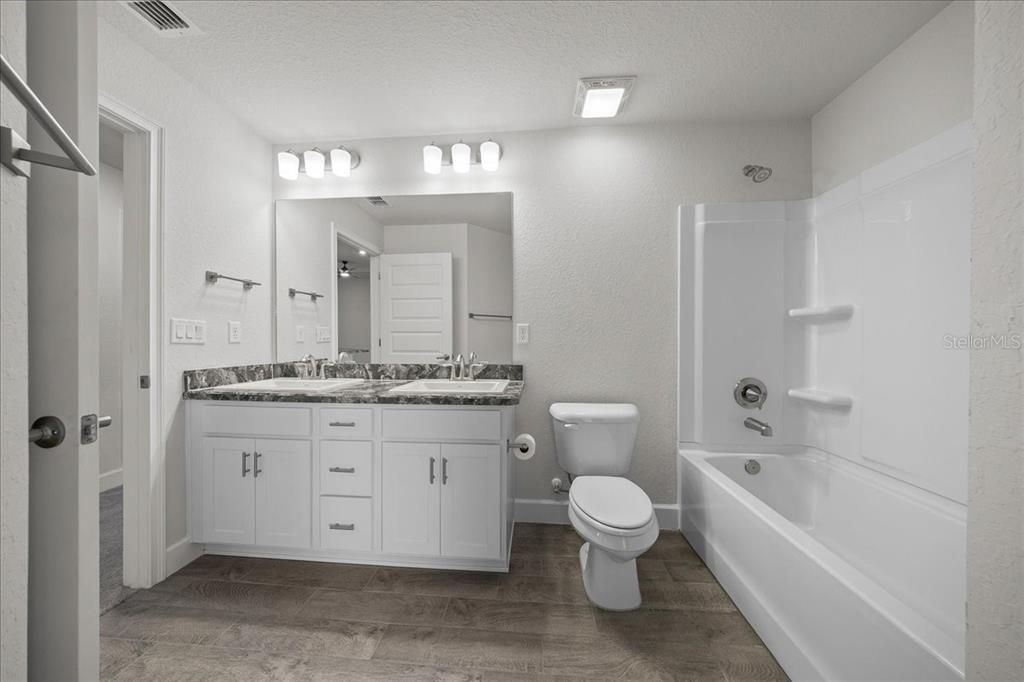 待售: $359,990 (4 贝兹, 2 浴室, 2333 平方英尺)