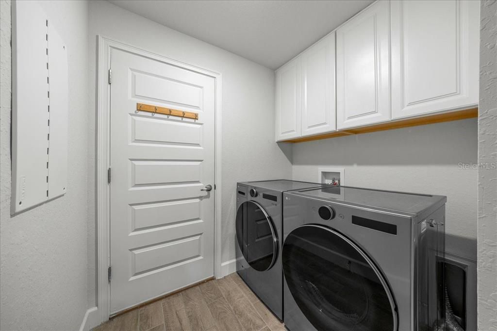 待售: $359,990 (4 贝兹, 2 浴室, 2333 平方英尺)