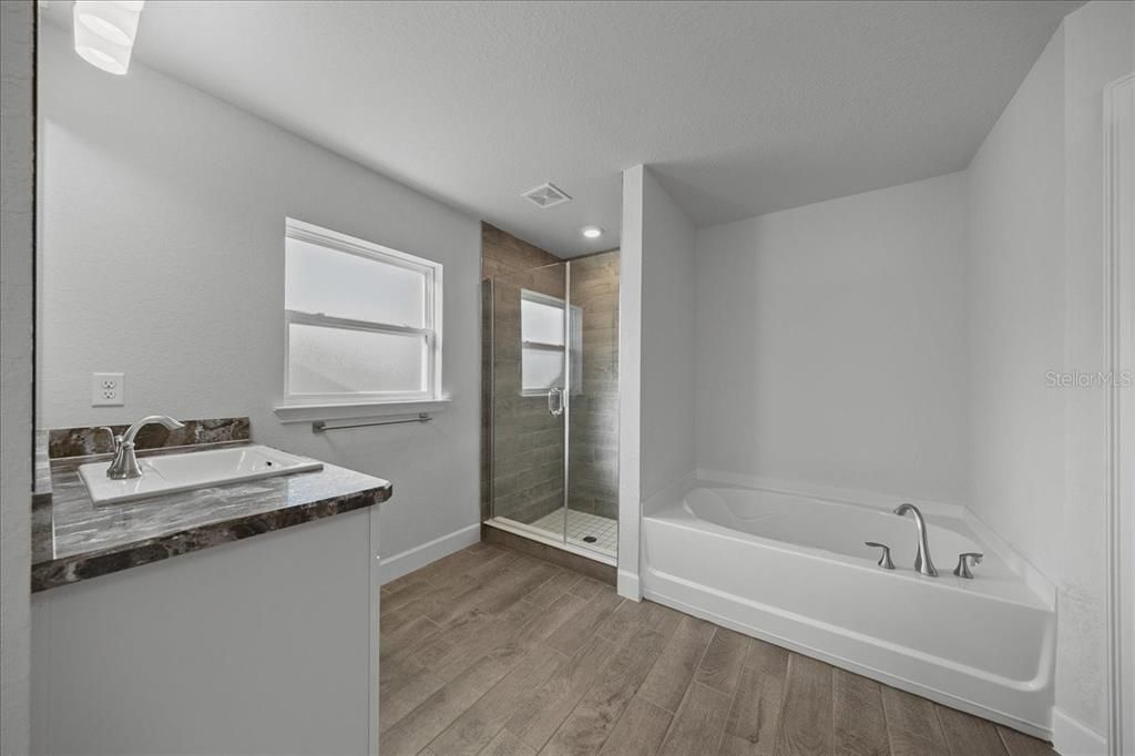 待售: $359,990 (4 贝兹, 2 浴室, 2333 平方英尺)