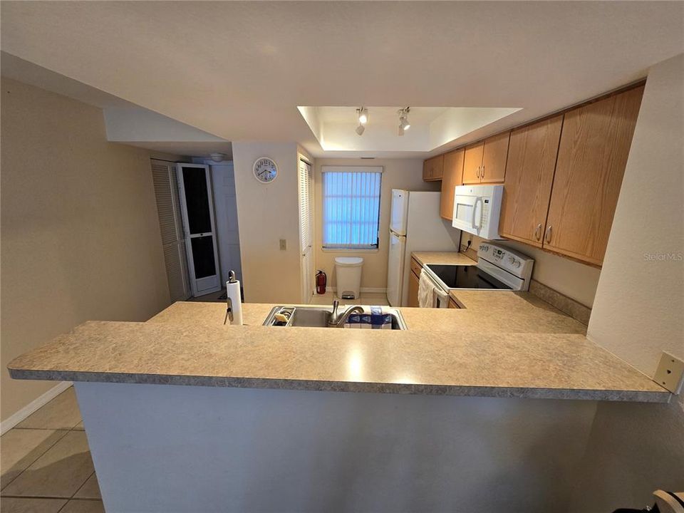 На продажу: $174,900 (2 спален, 2 ванн, 1105 Квадратных фут)