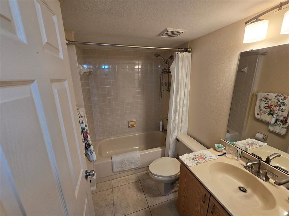 На продажу: $174,900 (2 спален, 2 ванн, 1105 Квадратных фут)