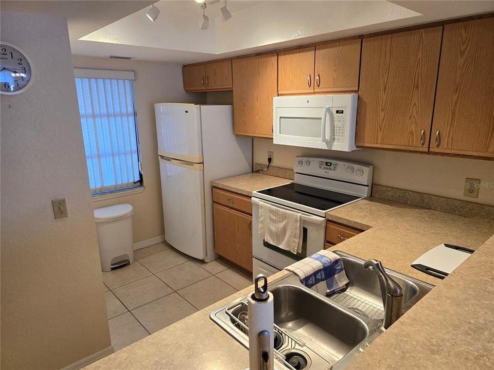 На продажу: $174,900 (2 спален, 2 ванн, 1105 Квадратных фут)