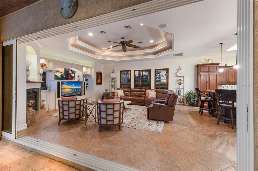 待售: $3,189,900 (6 贝兹, 5 浴室, 5318 平方英尺)