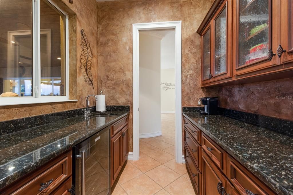 待售: $3,189,900 (6 贝兹, 5 浴室, 5318 平方英尺)