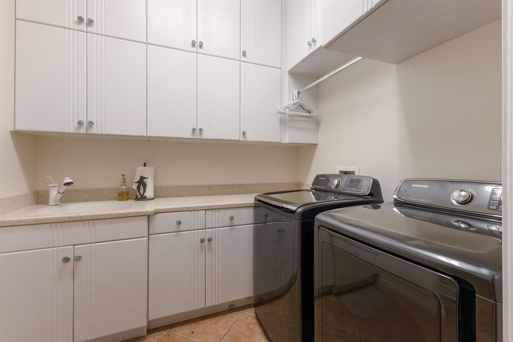 待售: $3,189,900 (6 贝兹, 5 浴室, 5318 平方英尺)