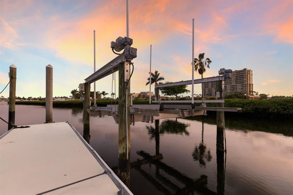 待售: $3,189,900 (6 贝兹, 5 浴室, 5318 平方英尺)