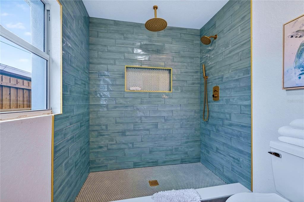 For Sale: $469,900 (3 beds, 2 baths, 1305 Square Feet)