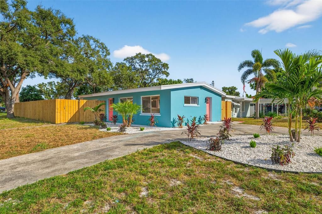 For Sale: $469,900 (3 beds, 2 baths, 1305 Square Feet)