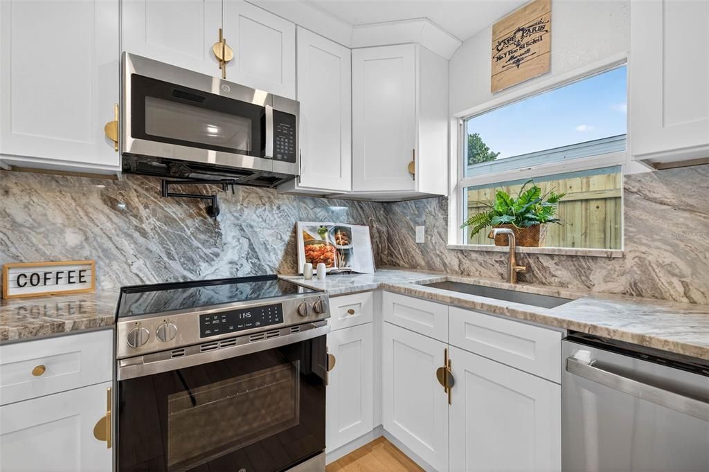 For Sale: $469,900 (3 beds, 2 baths, 1305 Square Feet)