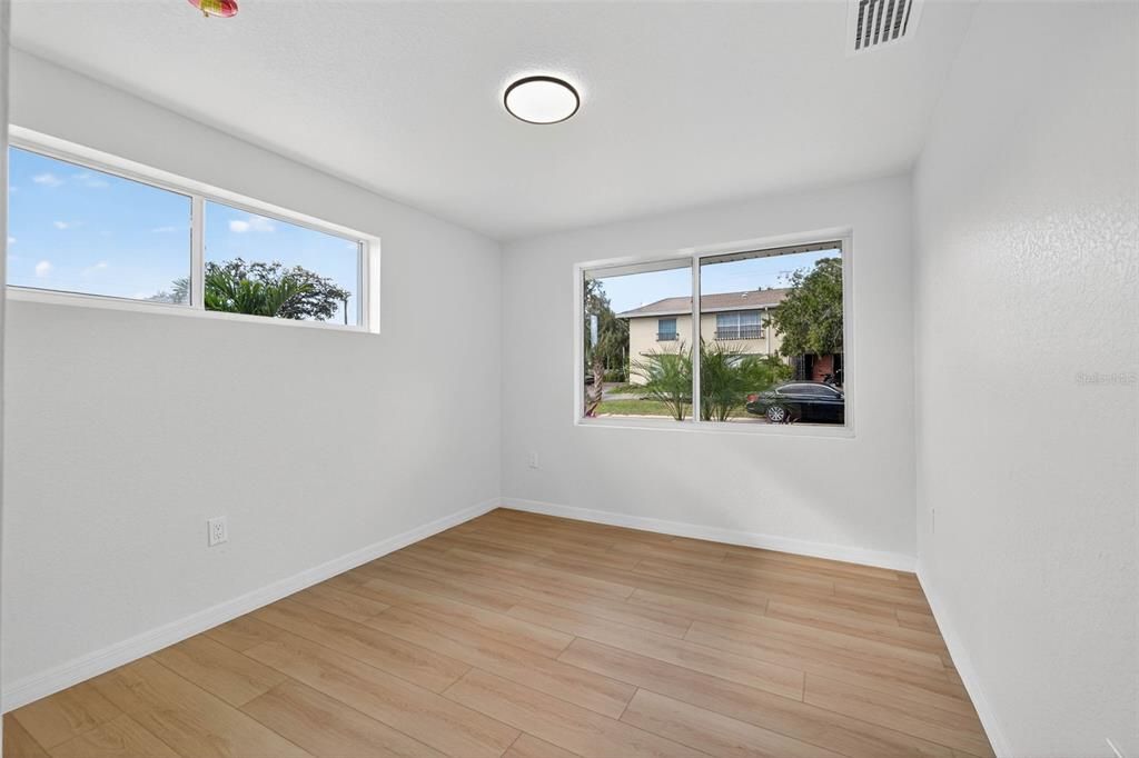 For Sale: $469,900 (3 beds, 2 baths, 1305 Square Feet)