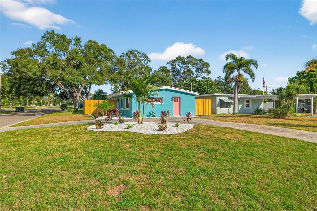 For Sale: $469,900 (3 beds, 2 baths, 1305 Square Feet)