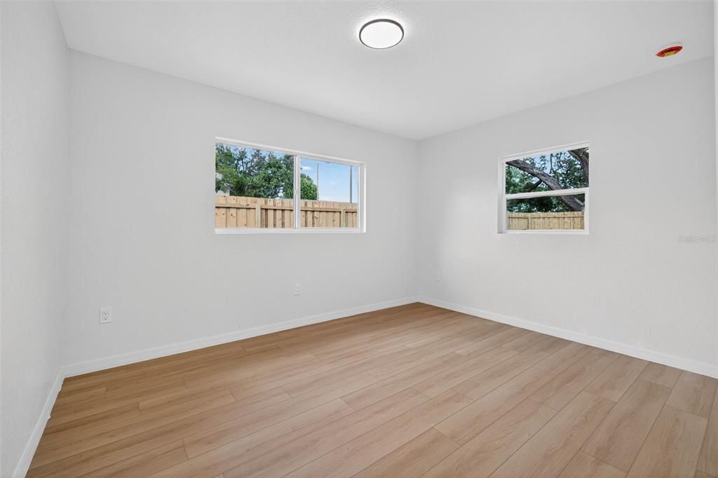 For Sale: $469,900 (3 beds, 2 baths, 1305 Square Feet)