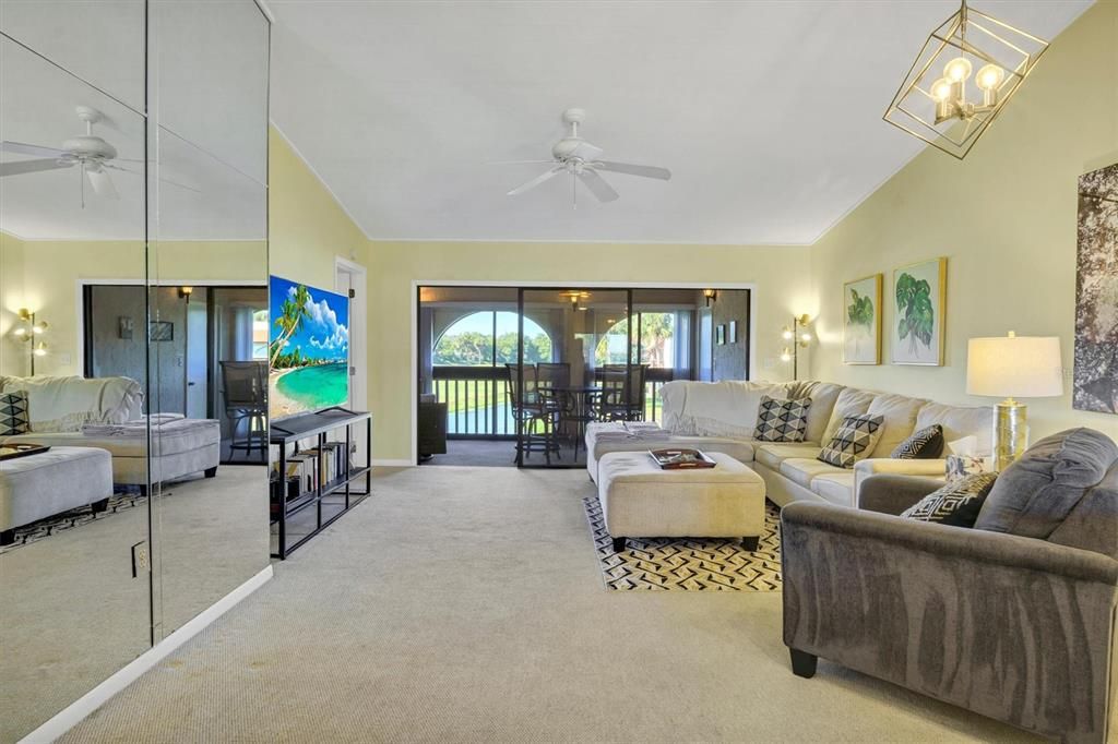 待售: $144,000 (2 贝兹, 2 浴室, 1088 平方英尺)