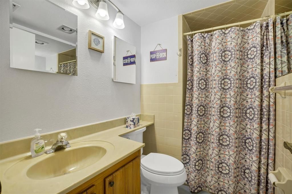 待售: $144,000 (2 贝兹, 2 浴室, 1088 平方英尺)