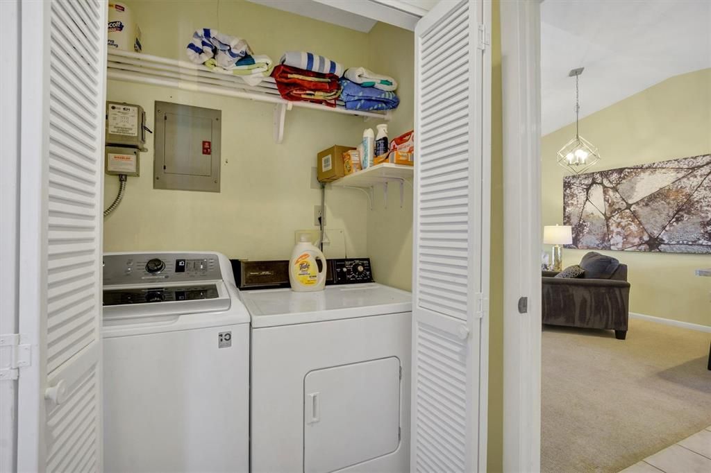 待售: $144,000 (2 贝兹, 2 浴室, 1088 平方英尺)