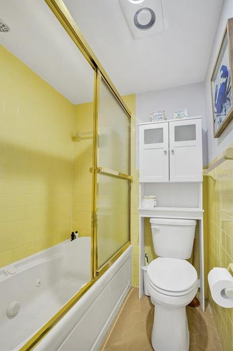 待售: $144,000 (2 贝兹, 2 浴室, 1088 平方英尺)