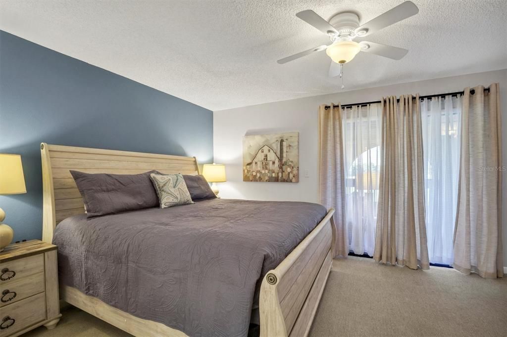 待售: $144,000 (2 贝兹, 2 浴室, 1088 平方英尺)