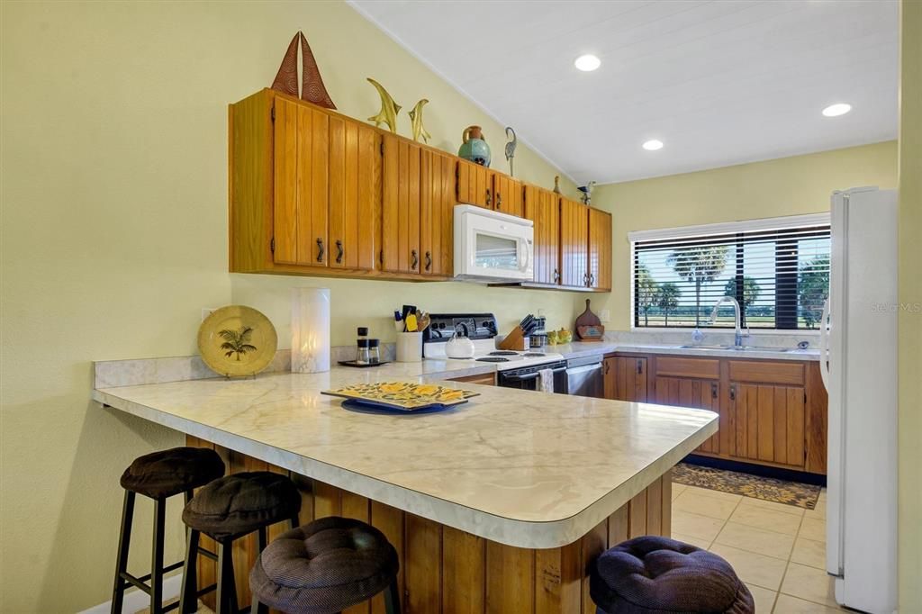 待售: $144,000 (2 贝兹, 2 浴室, 1088 平方英尺)