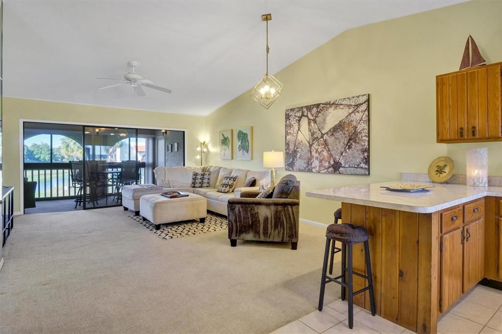 待售: $144,000 (2 贝兹, 2 浴室, 1088 平方英尺)