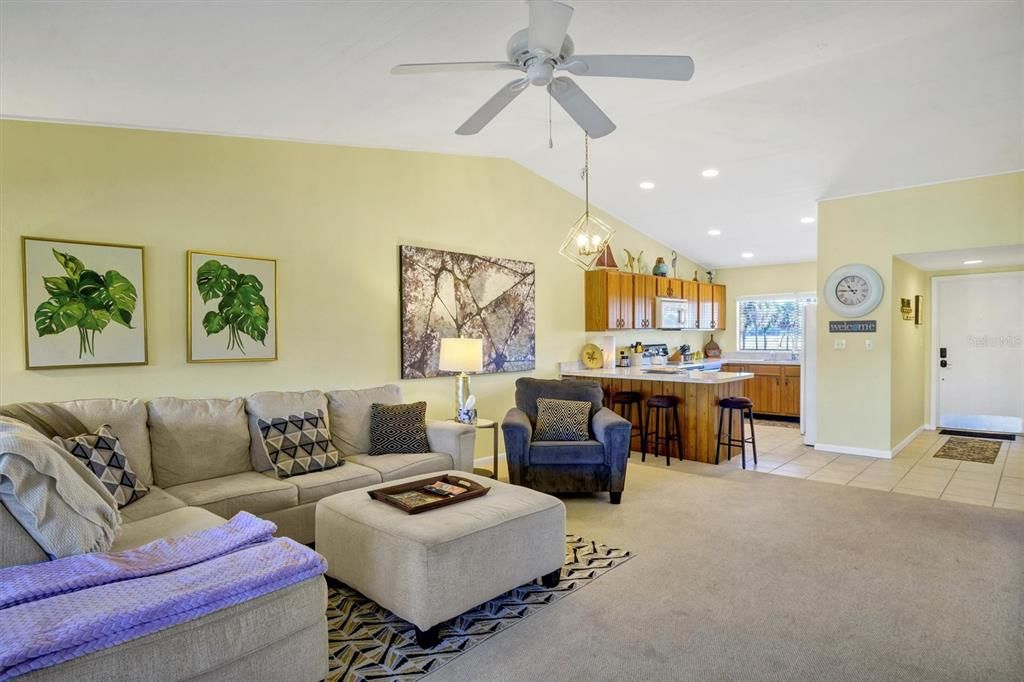 待售: $144,000 (2 贝兹, 2 浴室, 1088 平方英尺)