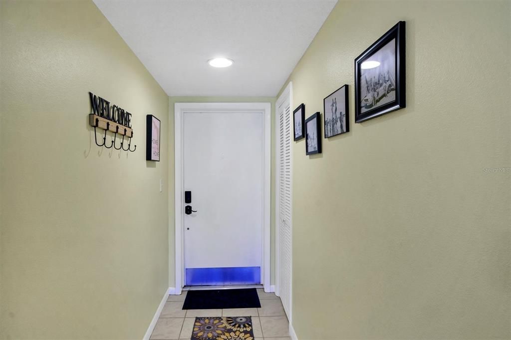 待售: $144,000 (2 贝兹, 2 浴室, 1088 平方英尺)